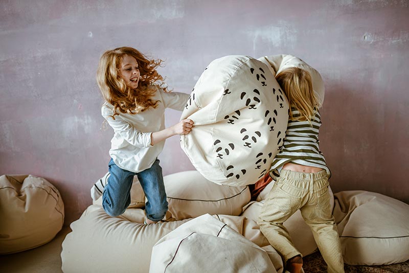 Bini Sittpuff Stjärnor Svart miljöbild 2