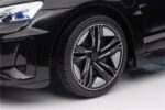 Azeno AUDI RS E-Tron GT Svart elbil för barn närbild däck
