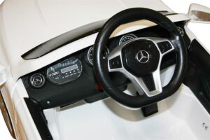 Azeno Mercedes AMG GLA45 Vit elbil för barn interiör