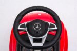 Azeno Mercedes AMG C63 Coupe Röd Gåbil för barn bild på ratten